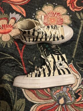 Converse Zebra Print Platform High Top Sneakers 🖤🤍 Sz 7